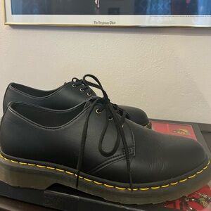 Dr. Marten Docs Air Wair  Black Lace Up shoes vegan  air cushion excellent cond